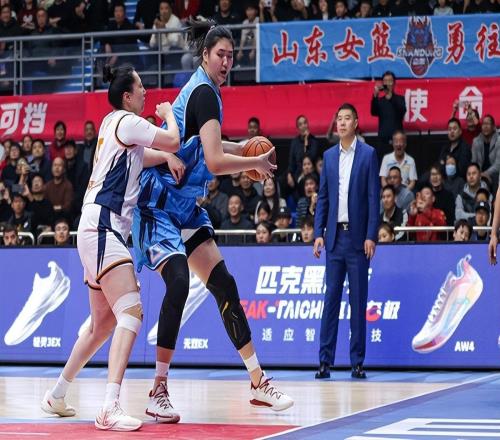 12分鐘砍15+6！2米26張子宇WCBA首秀大閃耀：女版姚明借聯賽練級