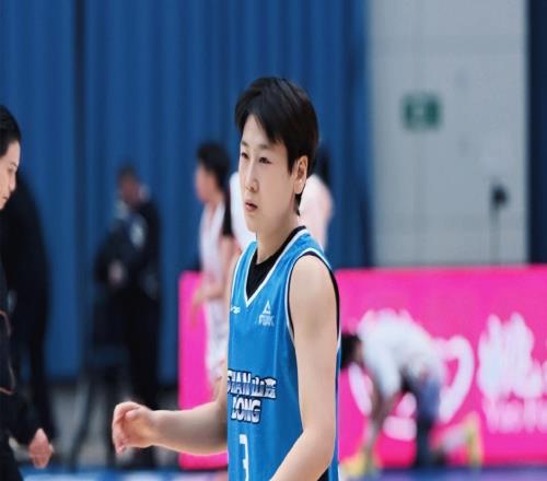 31記三分聯盟第一！中國女籃30歲王牌崛起：聯手2米26女姚明沖冠