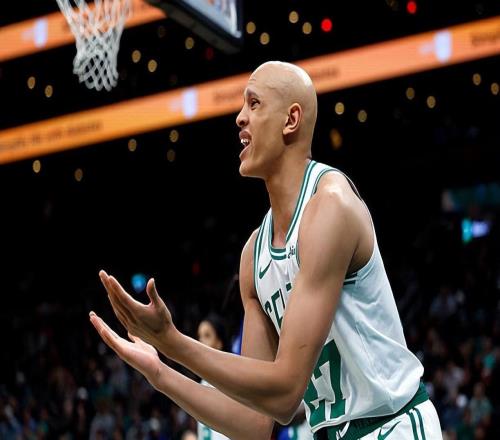 攻防兩端都完爆了快船，凱爾特人鋒線新星的進步真是相當明顯