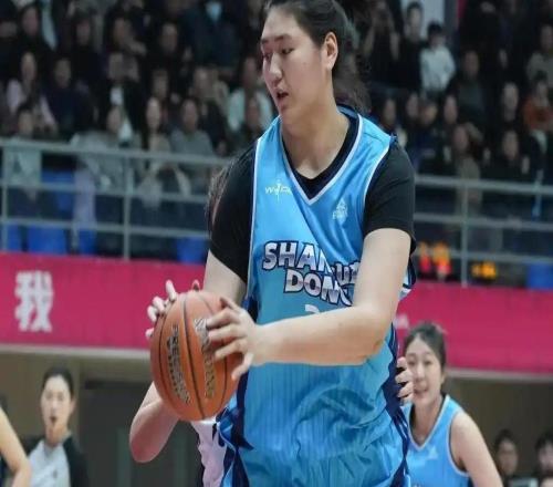 女姚明首秀砍15+6，2米26張子宇暴露2大問題，主教練犀利指出不足