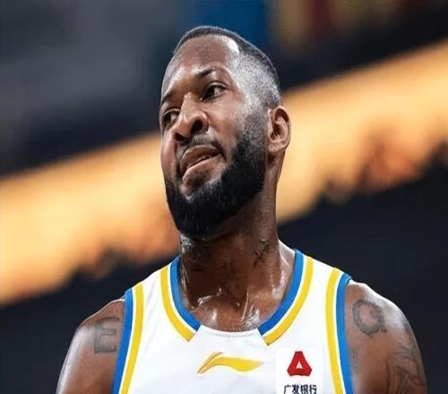 終于來了！北京簽新小外，彌補外援得分劣勢，但大外也要補強！