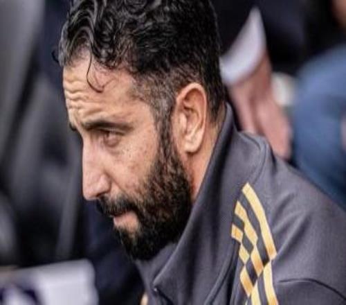 自執(zhí)教曼聯(lián)以來，除降級(jí)隊(duì)外阿莫林英超積分和勝場第4少