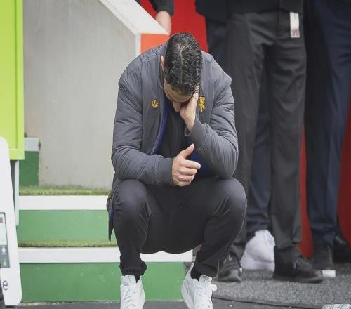 從“經(jīng)理”到“棄帥”：阿莫林下課背后的曼聯(lián)困局與足球哲學(xué)之殤