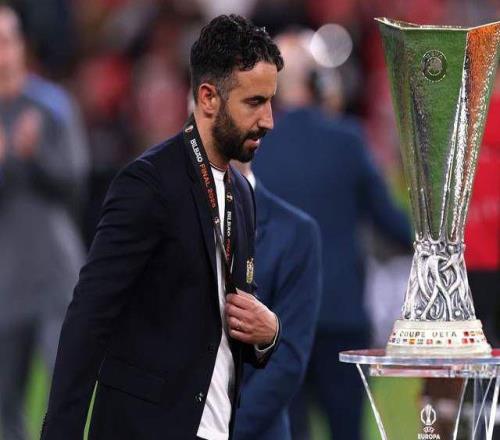 曼聯(lián)砸975萬解雇主帥！執(zhí)教僅420天：創(chuàng)55年恥辱鬧翻走人