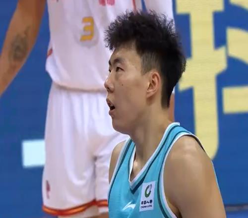 CBA爆冷！黑馬青島主場失守，深圳外援30+6+6，決勝時刻連得11分