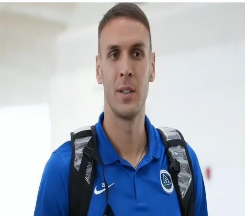 國足喜訊！前歐冠主力鐵衛(wèi)自薦免費完成歸化，最快年底就能到位