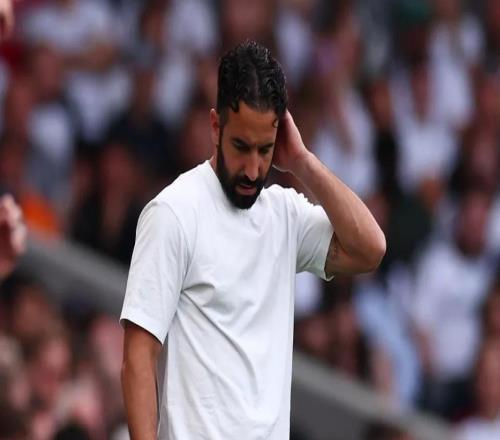 420天后曼聯(lián)推倒重來(lái)！3億歐元又打水漂，該背鍋的不是阿莫林