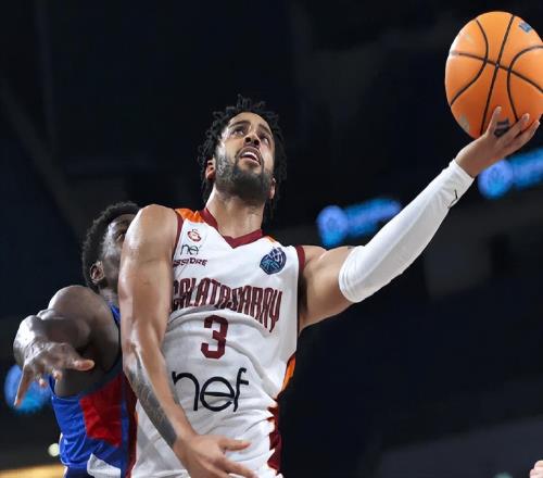 正式確定！首鋼簽約新外援，已經啟程飛往國內，決定球隊進攻上限