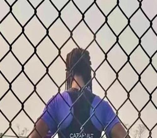 記者：彝族球員日火瓦體正在津門虎試訓他曾在川超飛踹裁判