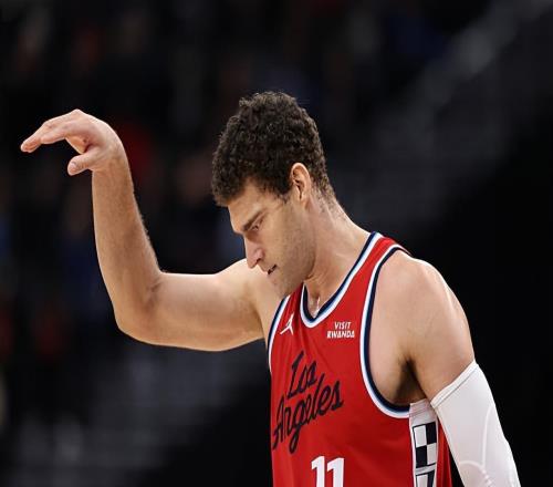 明明狀態已經下滑了，快船卻還要堅持讓內線老將留在先發陣容中