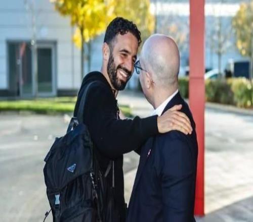 不是“經(jīng)理”，曼聯(lián)官方公告中阿莫林的身份仍然是“主教練”