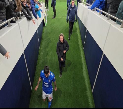 弗蘭克在賽后走向球員通道，熱刺球迷響起漫天噓聲