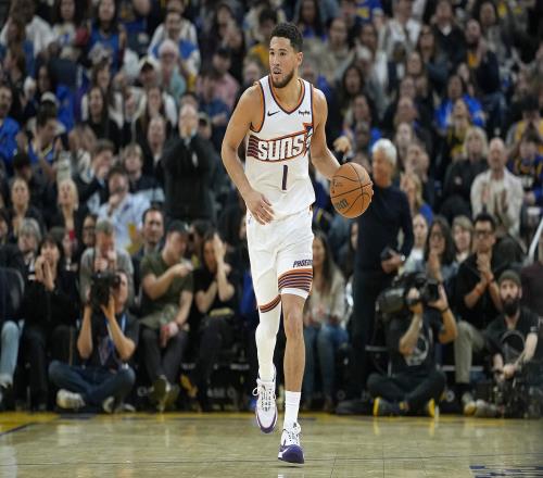 杜蘭特稱贊布克的防守表現并表示最終我們完成了制勝一擊_NBA直播