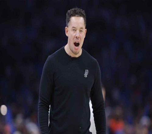 不滿，馬刺主帥米奇約翰遜在輸給開拓者后嚴厲批評球隊