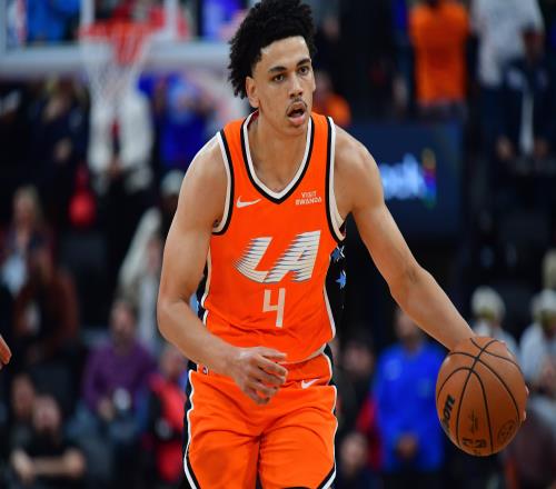 桑德斯砍下20分創個人新高克尼佩爾23分表現穩健楊瀚森短時間內貢獻4分_NBA直播