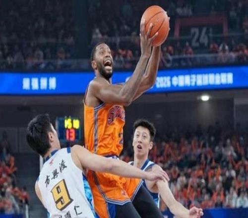 三十周年之夜，七連勝是最好的禮物：上海男籃大勝衛冕冠軍，檢驗來得正是時候