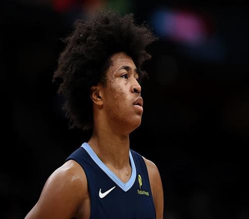 可惜受到了犯規(guī)的影響，否則灰熊側翼新星會給湖人制造更大的麻煩