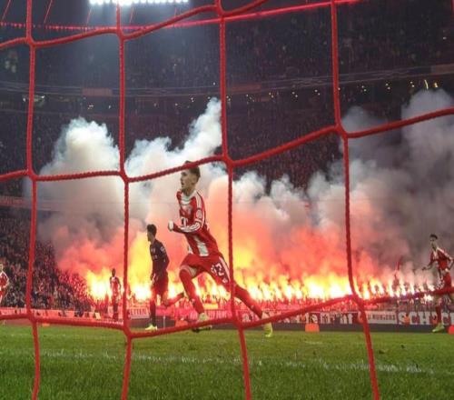 考慮下場歐冠關閉南看臺，德雷森：放煙火的球迷在傷害俱樂部