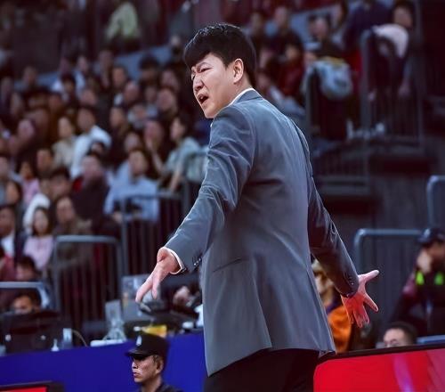 CBA公司深夜開罰單，山東男籃兩人受罰，邱彪停賽兩場