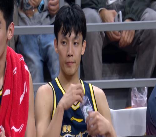 48犯52罰！慘遭約克加時絕殺，廣東3人要背鍋，胡明軒首當其沖