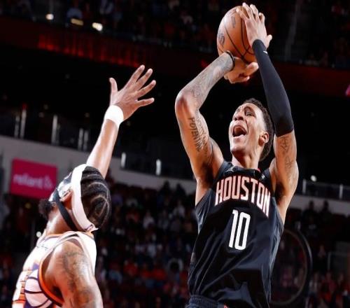 下半場突然覺醒！鋒線新星的強(qiáng)勢發(fā)揮是火箭完成逆轉(zhuǎn)的關(guān)鍵因素