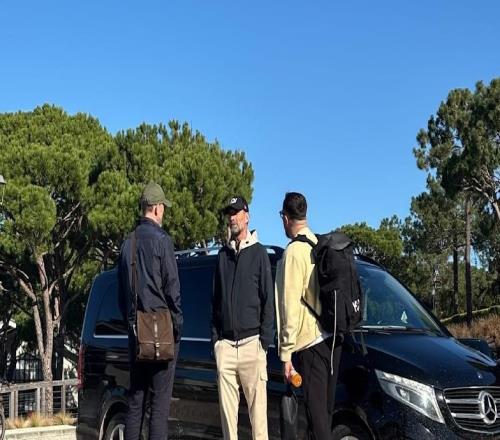 圖片報：克洛普到訪萊比錫訓(xùn)練營，并和卡爾特弗萊特父親交談