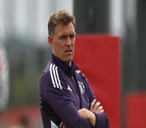 戰(zhàn)術(shù)透明到被對(duì)手公開拆解！曼聯(lián)新帥接手爛攤子，中場(chǎng)搭檔成死穴