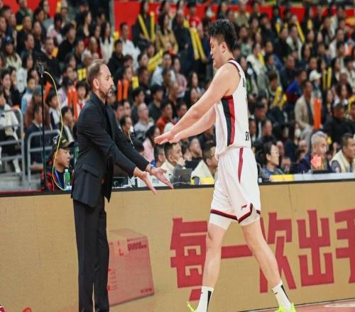 【CBA聯賽】第十一輪約克超遠三分絕殺！浙江稠州金租8887勝廣東東陽光！