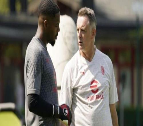 申花門將教練迎來大牌新援，曾在AC米蘭和阿森納效力，值得期待