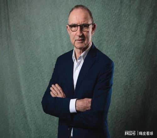 官宣！英國豪門同日換帥，比曼聯更徹底，主教練總監一起離開