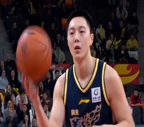 廣東領先13分被翻盤，杜鋒不換人惹眾怒，球迷：這劇本熟得很