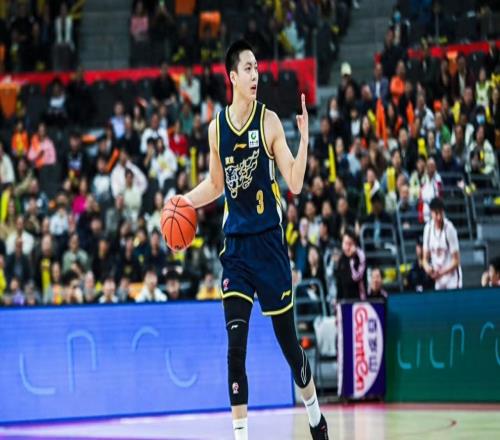 破案了！廣東隊潰敗原因找到，杜鋒錯信一人，球迷不滿重用胡明軒