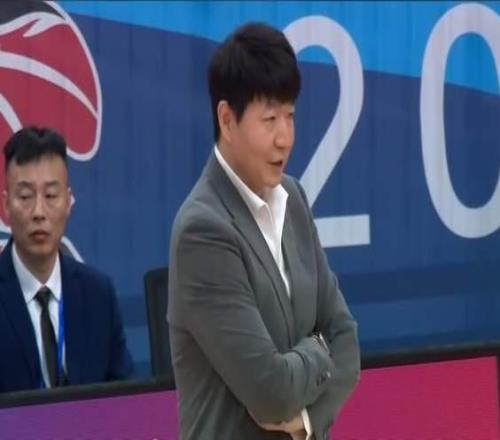 又是深夜開罰單！山東男籃主帥邱彪遭重罰，連球隊翻譯也不放過