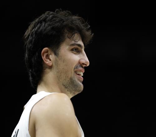 楊瀚森老大哥，場均25+7+7成巨星，你把5500萬合同打成白菜價