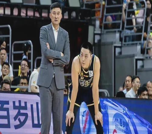 真相大白！廣東男籃“慘敗”原因曝光，杜峰不該犯錯(cuò)胡明軒怎么了