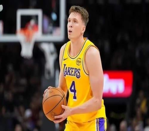 湖人進入最佳形態！東詹擋拆成殺器，艾頓態度回暖，還有2將輔助