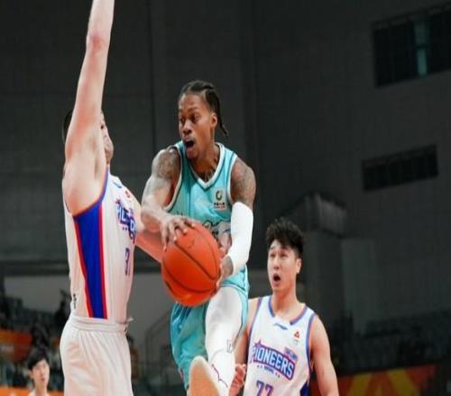 正式走人！CBA得分王被裁掉，黑馬球隊更換外援，沖擊前八