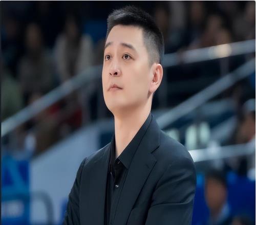 遼籃首節領先13分，換上此人，險些崩盤，幸好楊鳴第四節沒再用他