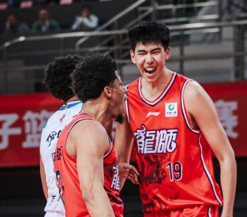 轟9+6+5帽壓制舊廣州塔，球迷：都懂你的作用，就是某教練不會用