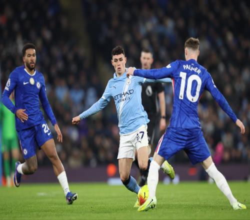 還有懸念嗎曼城縮小分差的最后機會，寄托在亂成一團的紅軍身上