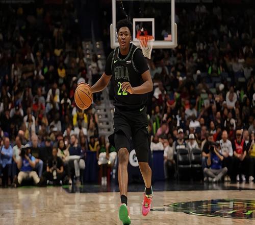 面對湖人不惜代價瘋狂刷數據！鵜鶘指望內線新秀帶隊走向成功