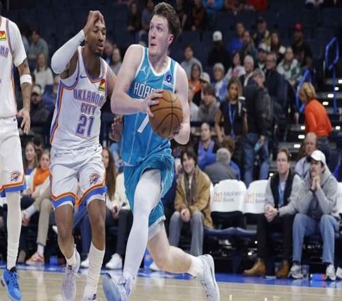 雷霆隊爆冷負于黃蜂隊，1個24場連勝和1個45場連勝紀錄終結