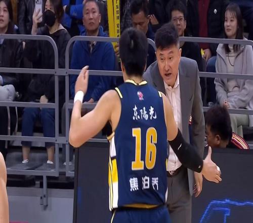 機會來了！CBA“冠軍鋒線”被廣東隊看中，朱芳雨將重金挖走