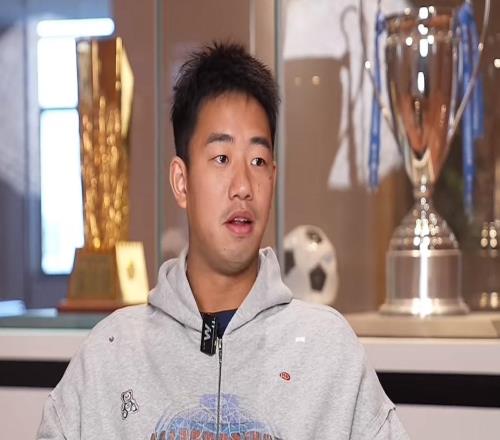 鮑亞雄：不擔(dān)心球迷拿我和馬鎮(zhèn)對(duì)比，我們倆水平差不多五五開(kāi)