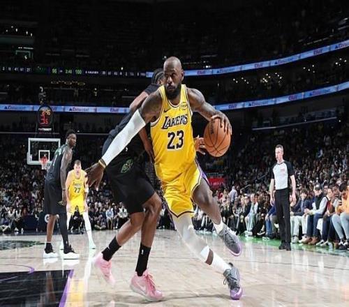 詹姆斯今日末節10分2板1助，近3場比賽末節均得分上雙