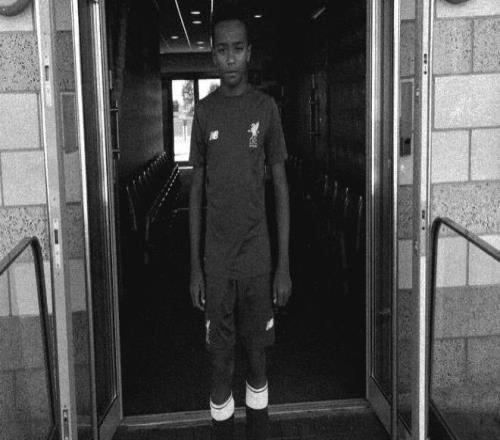 自宣，伯恩利19歲小將阿德科亞分享與利物浦簽約的照片