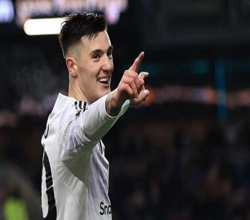 曼聯(lián)22伯恩利繼續(xù)丟分！弗萊徹激活謝什科還不夠，球迷呼喚索帥