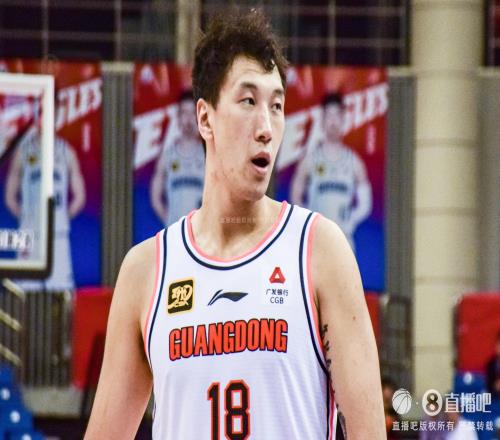 媒體人稱杜潤旺上場是拯救之舉只不過是把雙刃劍割自己的手_CBA直播