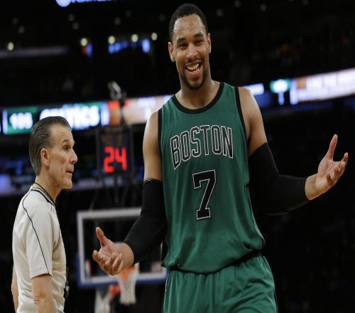 奎塔拿到20籃板，上一位做到的綠軍球員是現(xiàn)廣東外援薩林杰