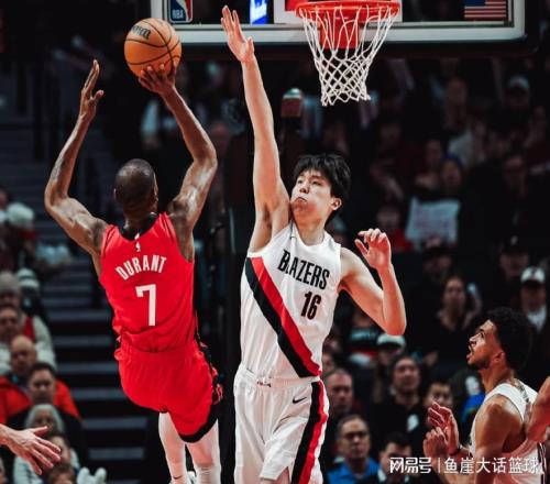 火箭大爆冷！杜蘭特37+4伊森絕殺超時，阿夫迪亞41+6，探花太拉胯